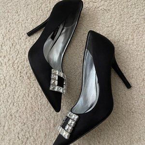 "Nina" black stiletto heel with pointed-toe and embellishment, size 7.5/8